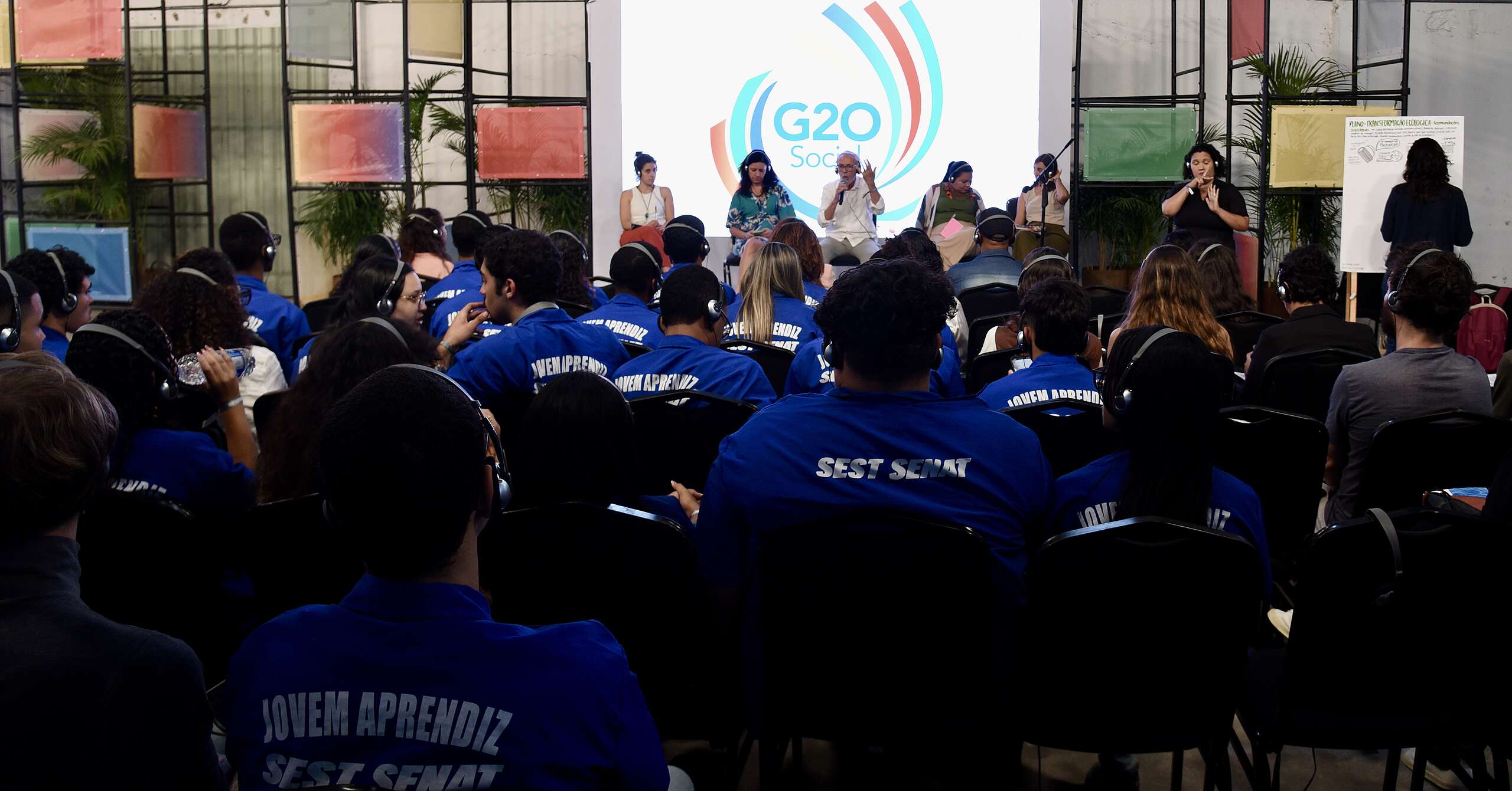 Estudantes marcaram presença no debate sobre transformação ecológica, promovido pelo Greenpeace com apoio do PerifaLAB e Utopia Negra, no primeiro G20 Social da história, que aconteceu no Rio de Janeiro, em novembro, dias antes da Cúpula de Líderes