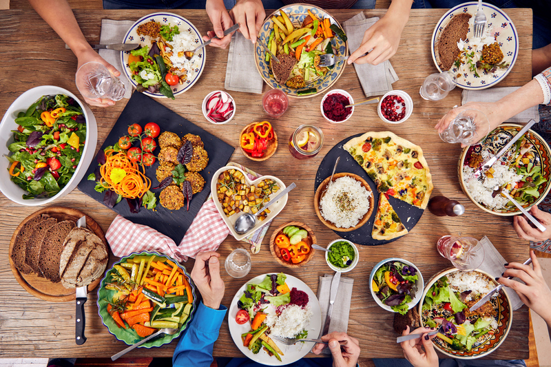 vegansk og klimavenlig mad Billede af lækre, plantebaseret madretter.