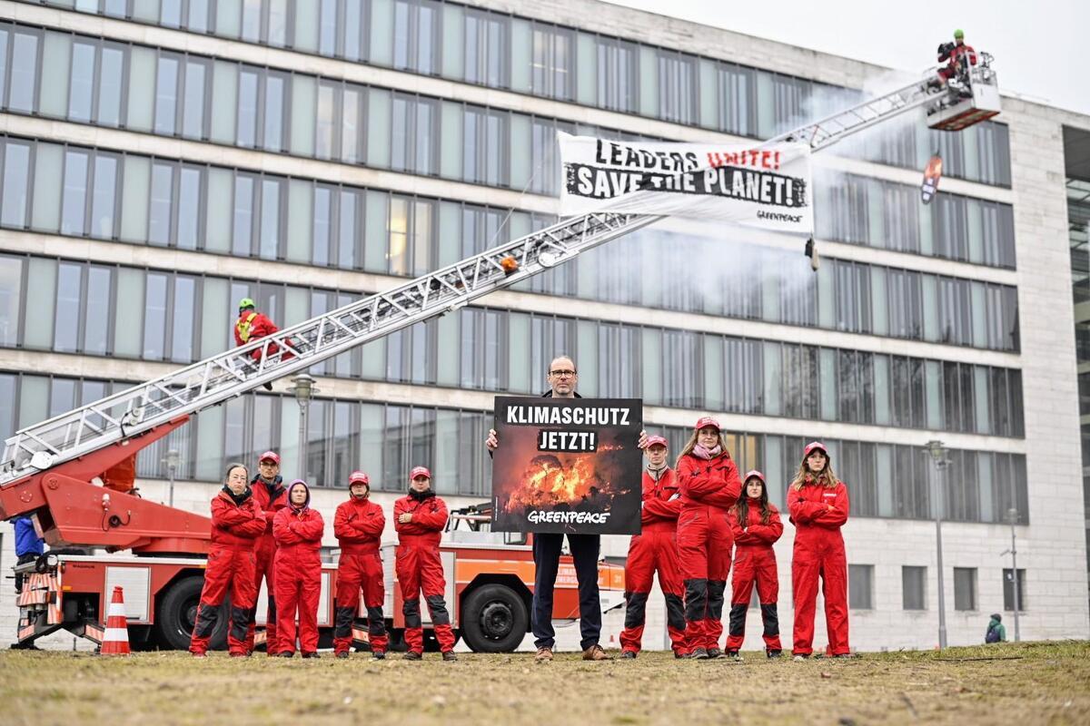 Protest at the Petersberg Climate Dialogue. © Paul Lovis Wagner / Greenpeace