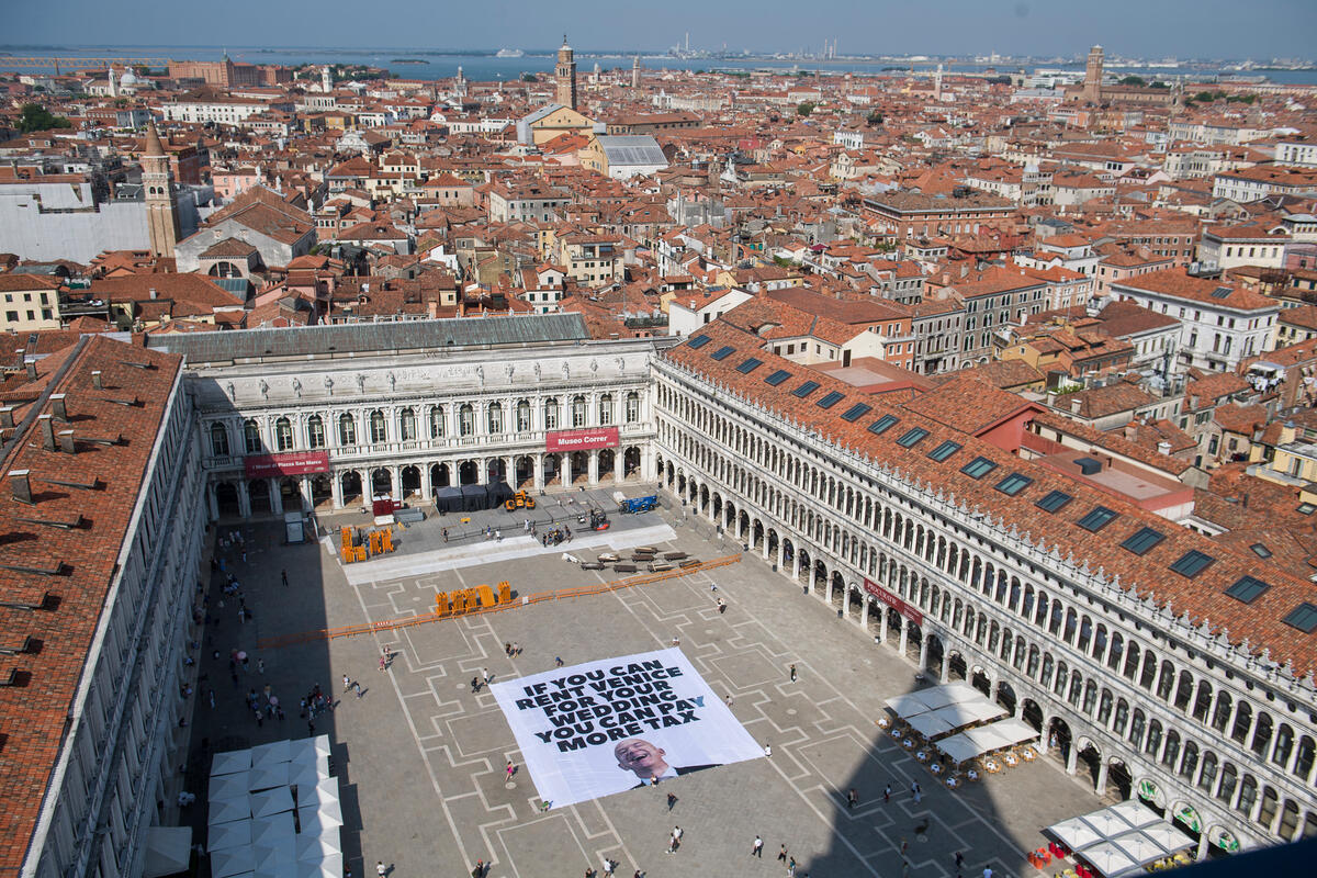 Banner Action in Venice, Italy. © Greenpeace / Michele Lapini