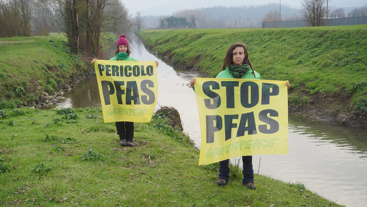 IN DISCUSSIONE ALLA CAMERA DUE MOZIONI SUI PFAS. GREENPEACE: «TUTTE LE FORZE POLITICHE SI SCHIERINO PER VIETARE QUESTE SOSTANZE PERICOLOSE»